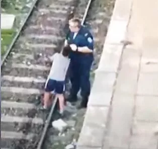 NIÑO MALTRATADO POR POLICÍA (2) (1)