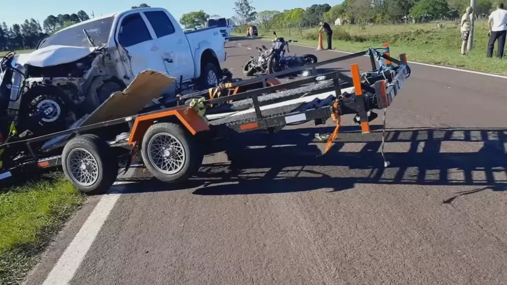 TOYOTA CHOCADA Y TRAILER