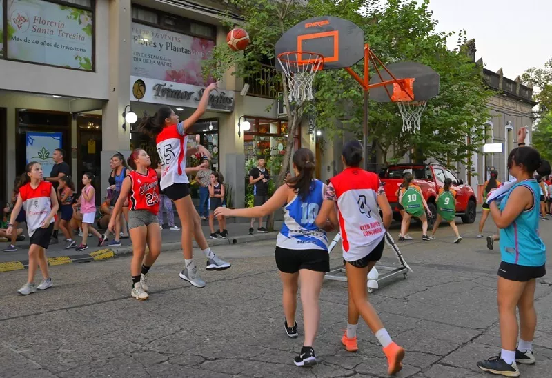 MUJERES EN MOVIMIENTO (2)