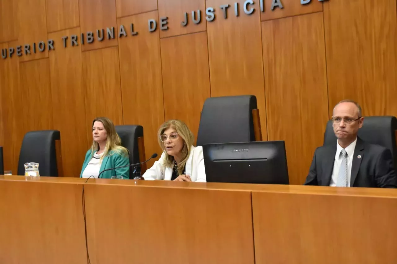 Tribunal