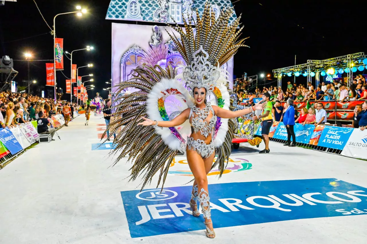 AYELEN MACNIGHT - COMPARSA BELLA SAMBA