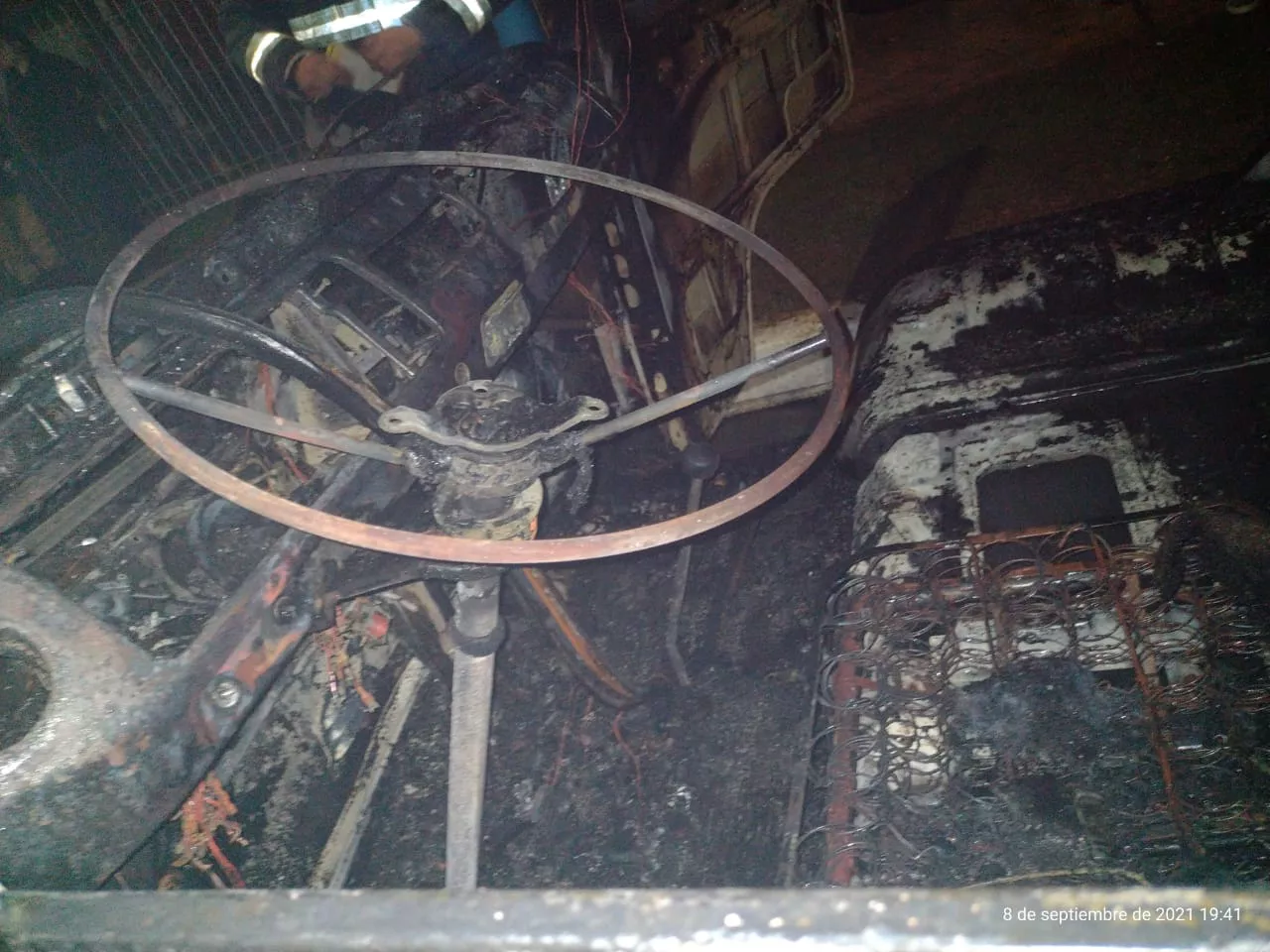 COMBI INCENDIADA (3)