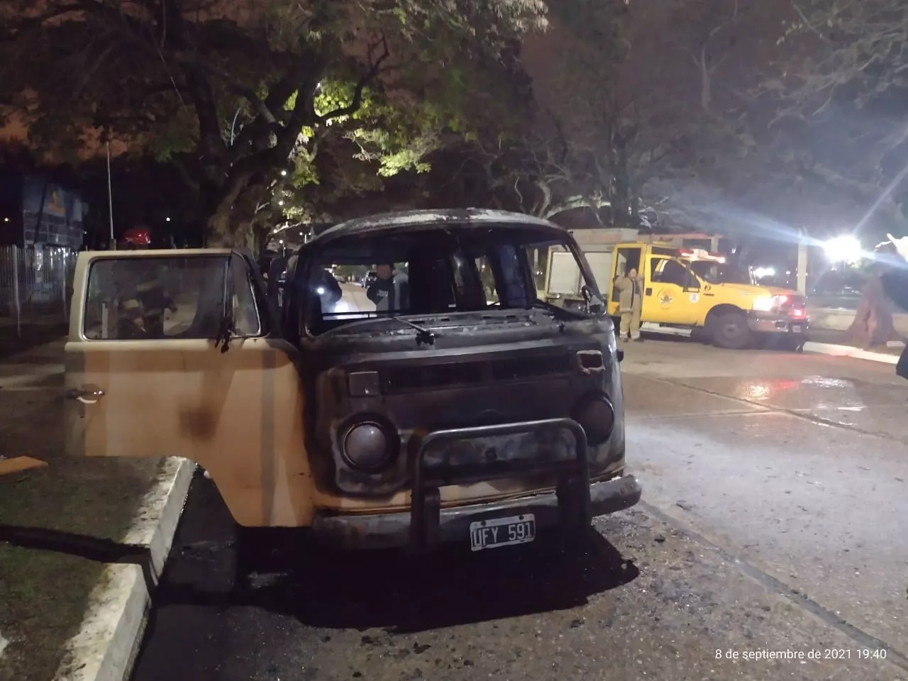 COMBI INCENDIADA (1)