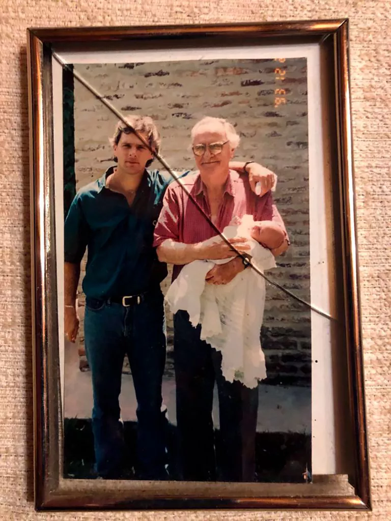 Pedro Grehan con su papá y su hija mayor