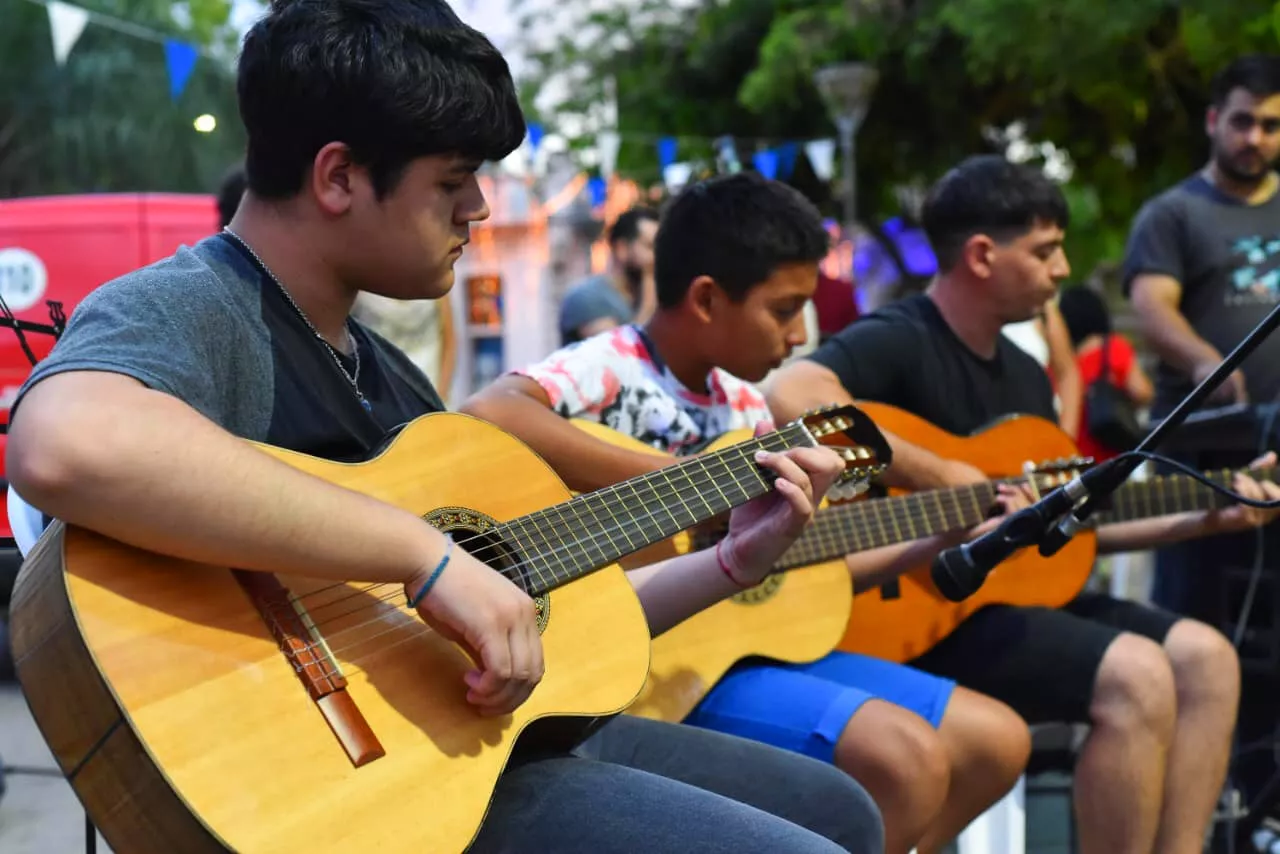 ESCUELA DE MÚSICA (4)