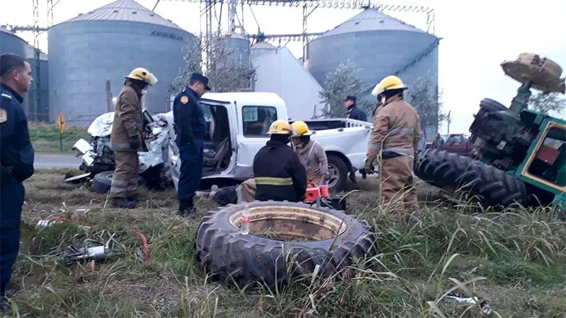 Accidente tractor y camioneta_3