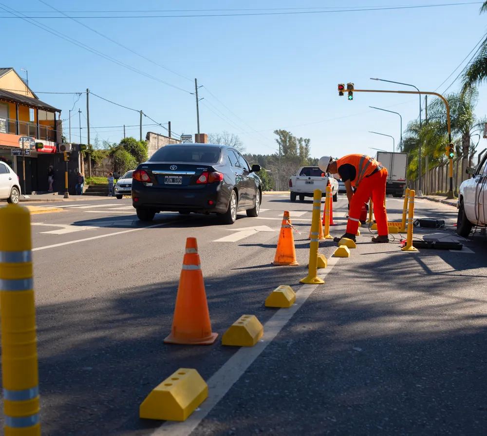 Se continúa con la instalación de reductores de velocidad y ordenadores