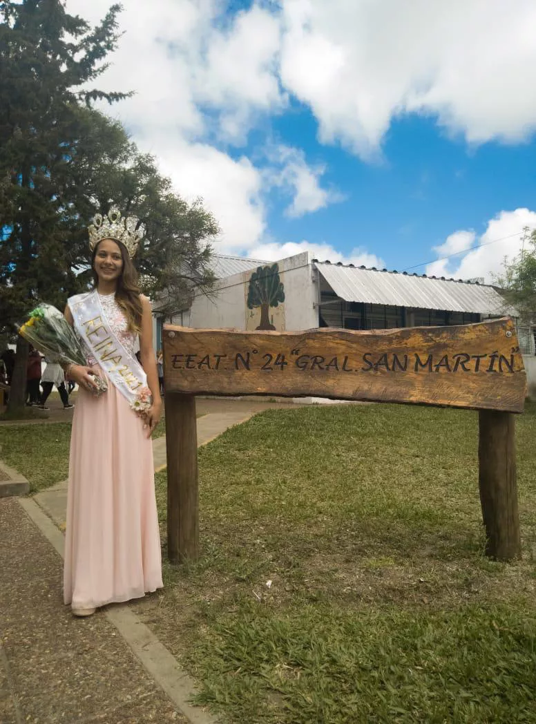 REINA ESCUELA AGROTÉCNICA (2)