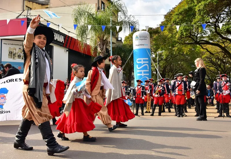 DESFILE - DÍA DE LA INDEPENDENCIA - ARCHIVOS (4)