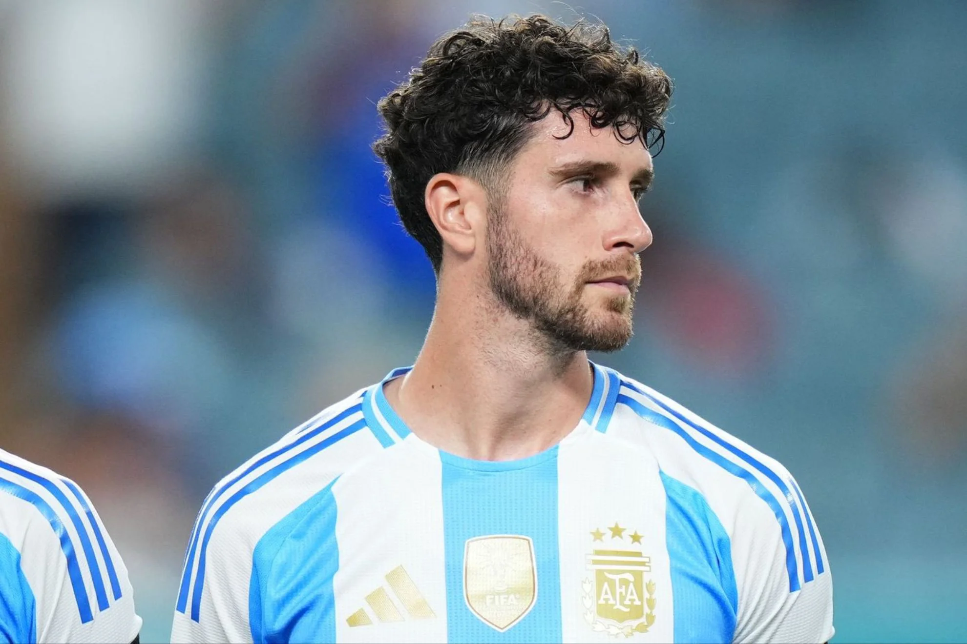No juega Messi en el primer tiempo pero el concordiense Marcos Senesi será de la partida.