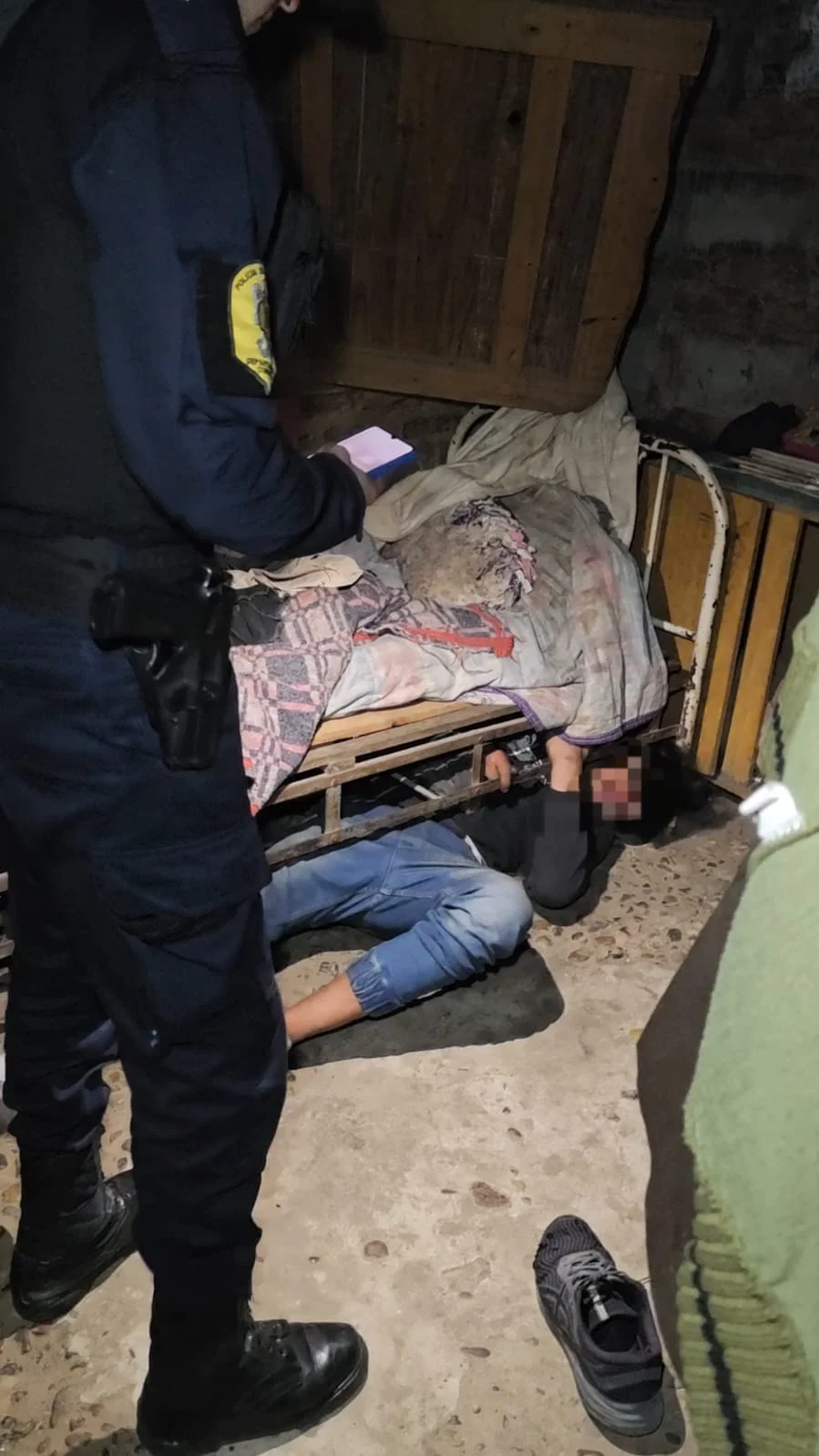 Allanamientos en Barrio San Agustín: detienen a Papo, que estaba escondido debajo de una cama