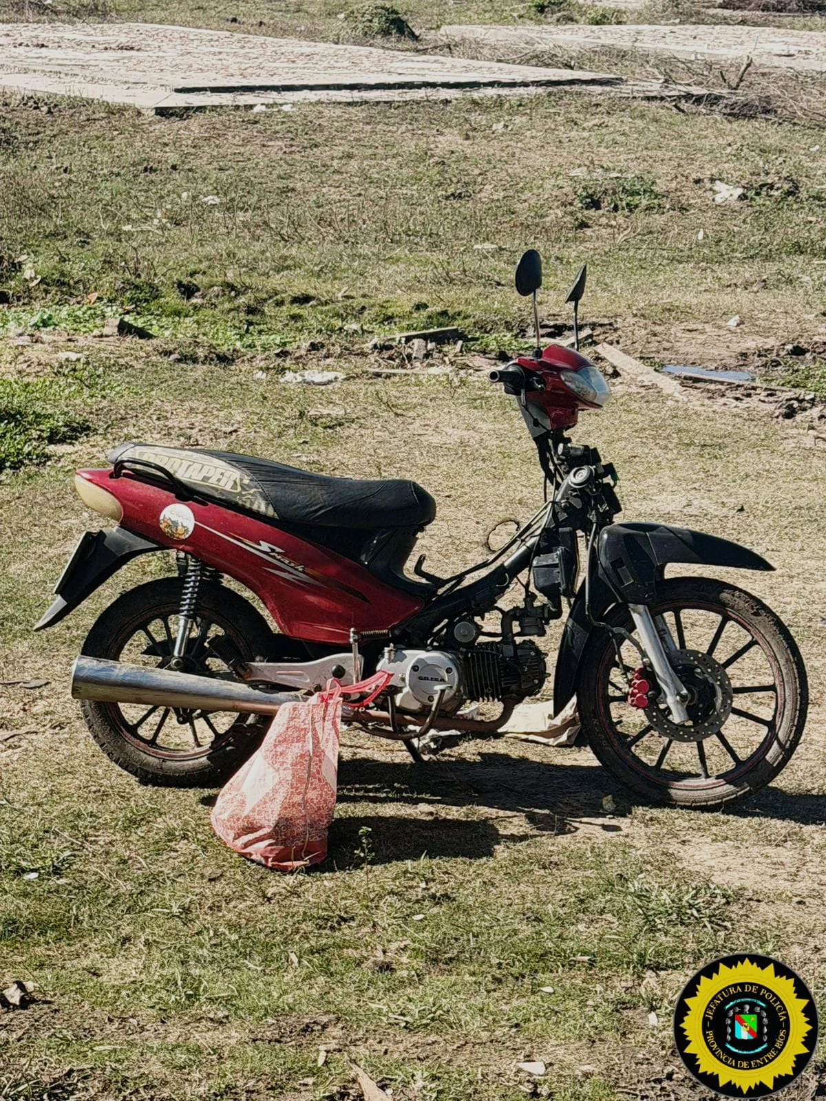 Allanamientos por amenazas entre vecinos: secuestran cocaína, marihuana y una moto utilizada en el hecho. Un detenido