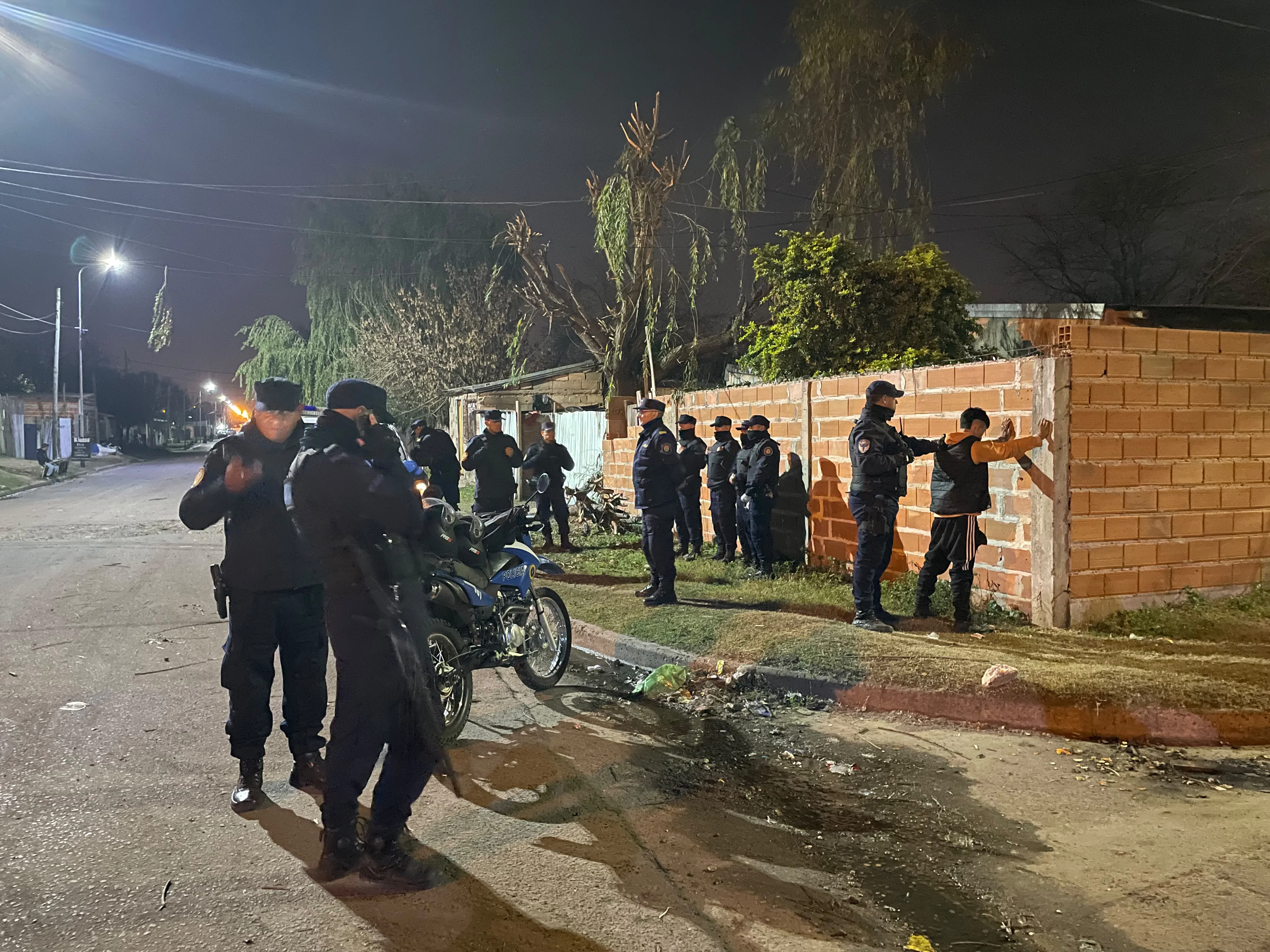 FUERTE OPERATIVO EN LA VIA PUBLICA EN DIFERENTES BARRIOS DE LA CIUDAD