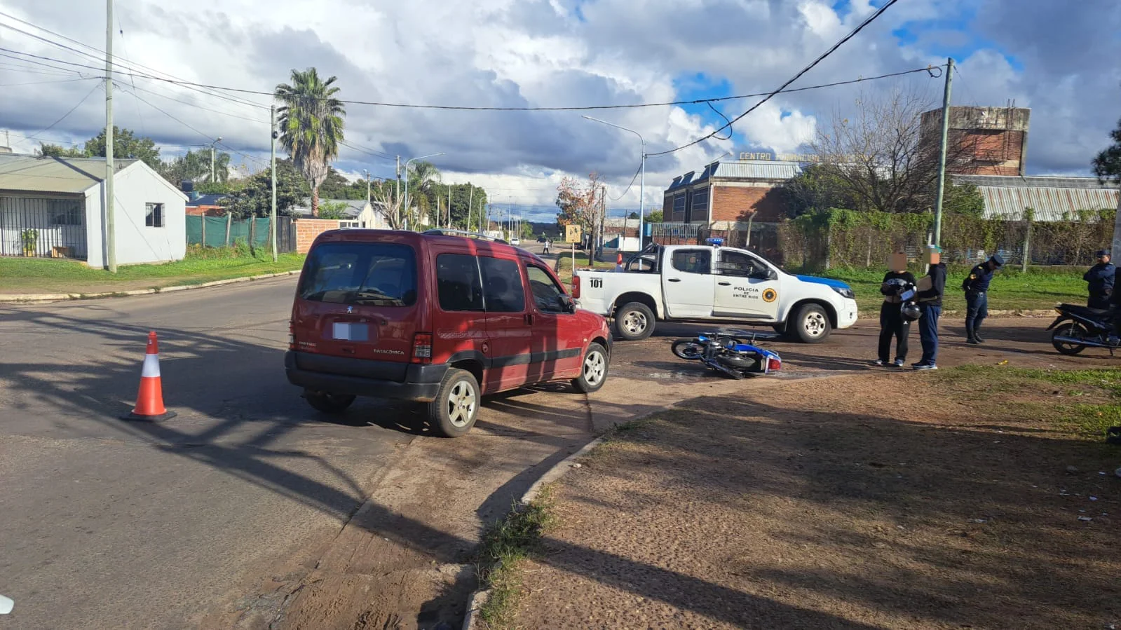 Motociclista lesionada tras una maniobra de giro en Isthilart y Saavedra