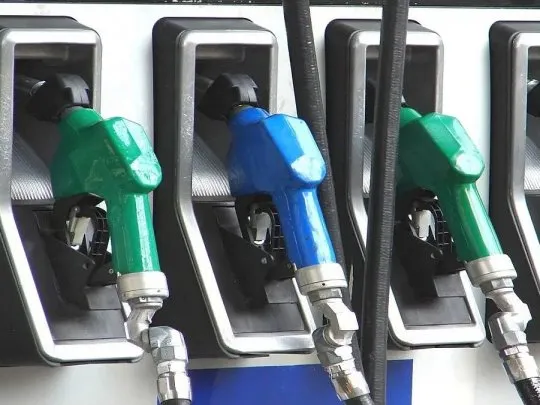 combustibles-surtidores-estacionesjpg