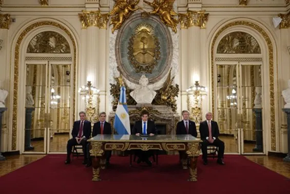milei-cadena.webp