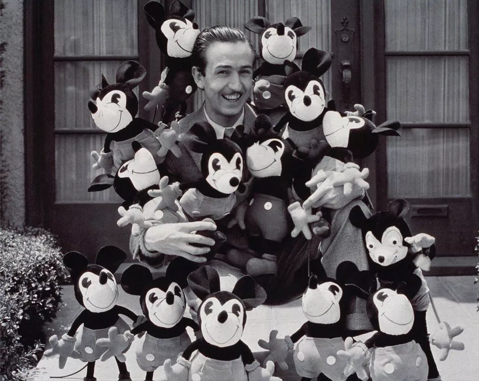 WALT DISNEY