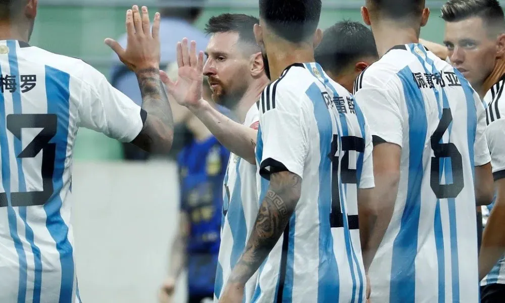 AgEzPDCar_1256x620__1