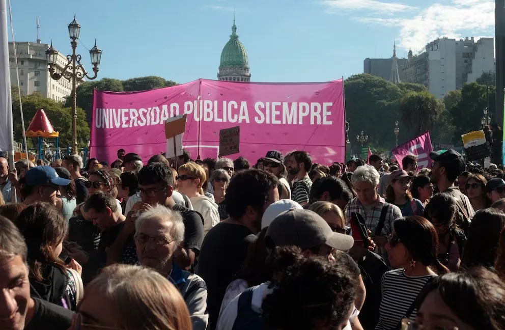 universitarios