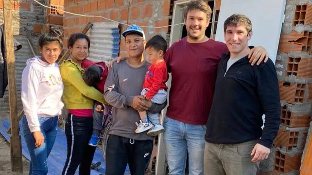 Un joven estudiante universitario y un changarín entablaron una amistad que le terminó cambiando la vida a una familia