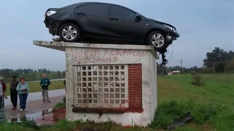 AUTO SOBRE GARITA