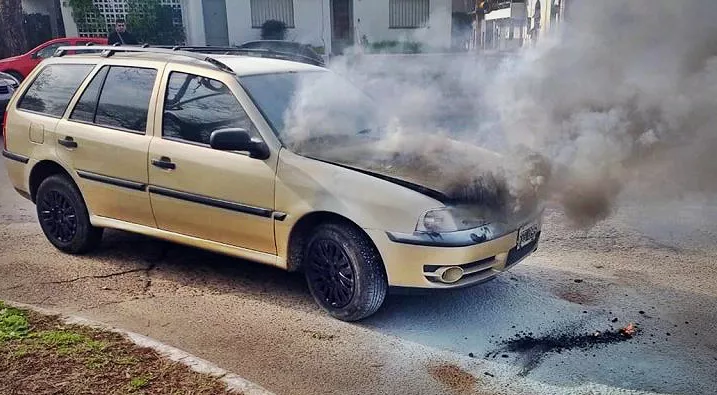 Auto se encendió zona UNER