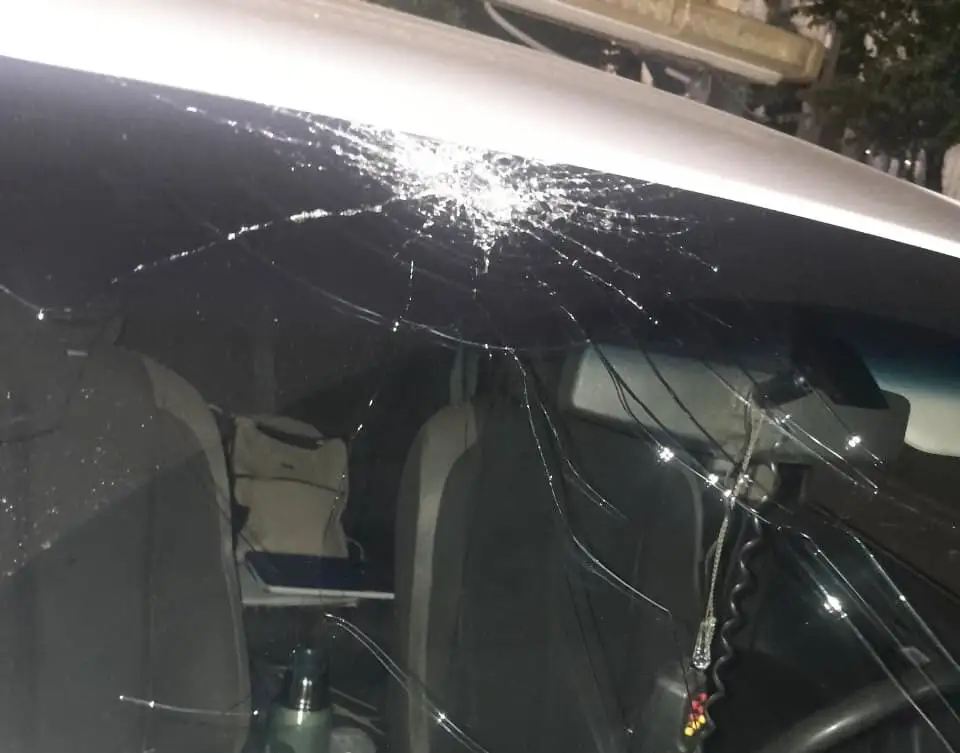 Danos-a-vehiculo-oficial-e1772970673623