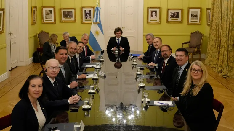 Milei recibió al embajador de Estados Unidos y anunció una inversión de u$s8 mil millones