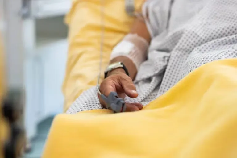 dengue internacion