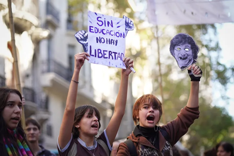 Las fotos de la masiva marcha federal en defensa de la universidad pública