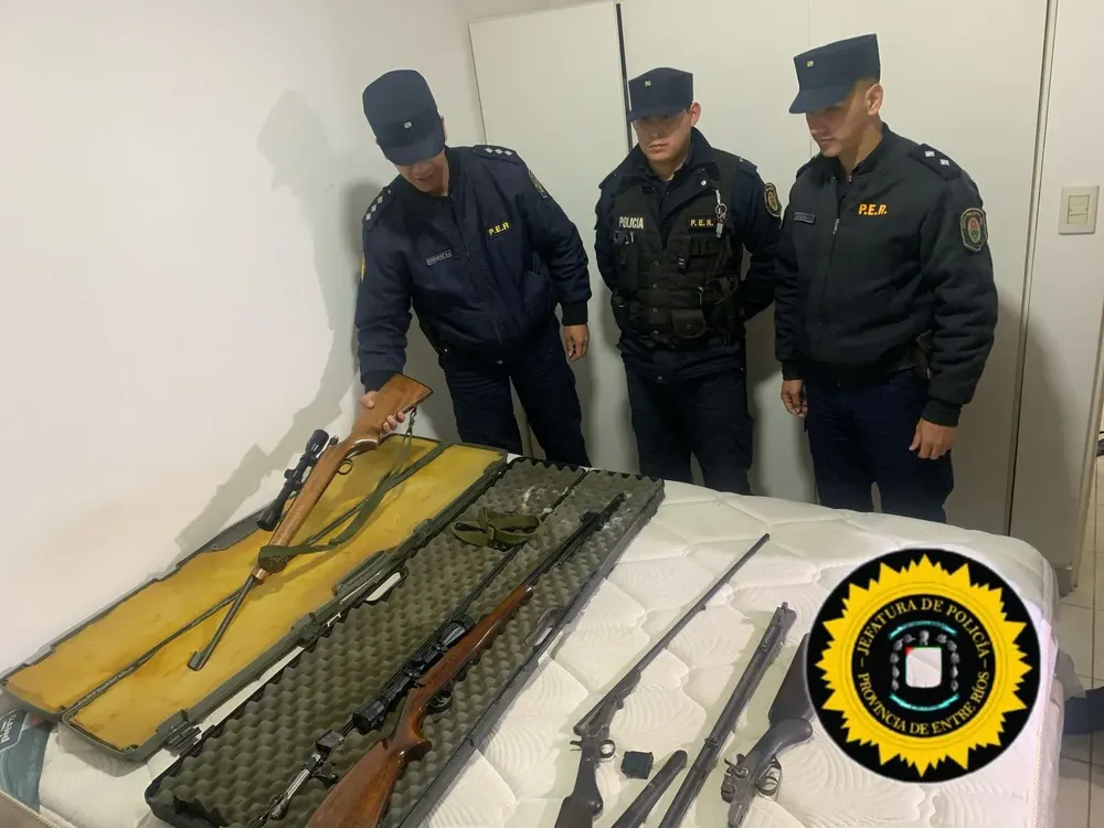 polii varias armas