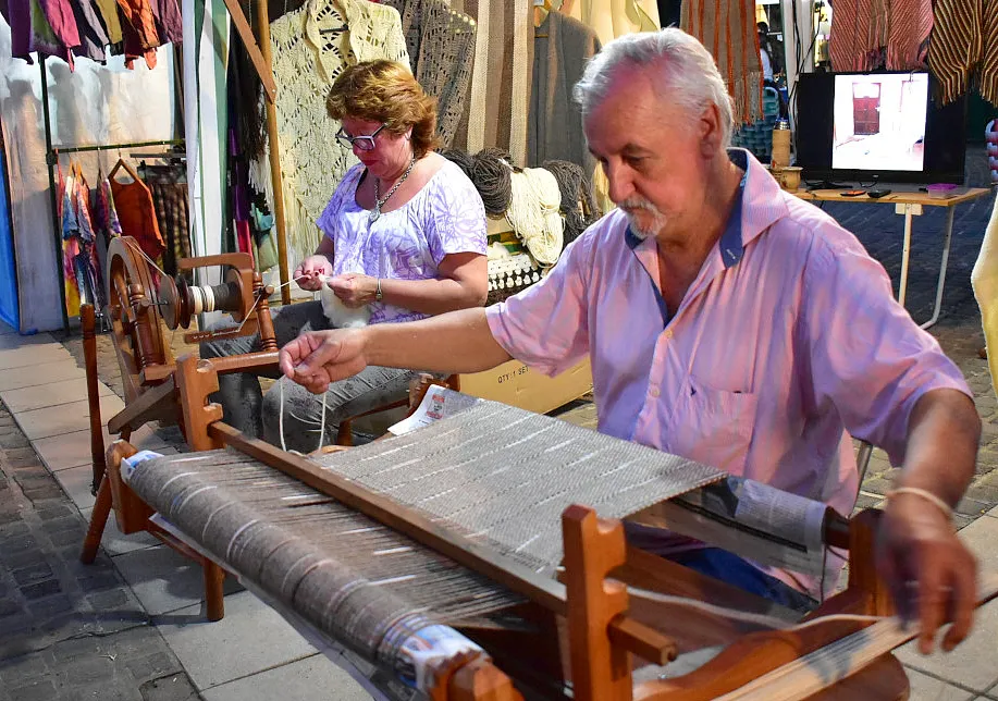 Feria de Artesanos - Plaza 25 de Mayo (6)