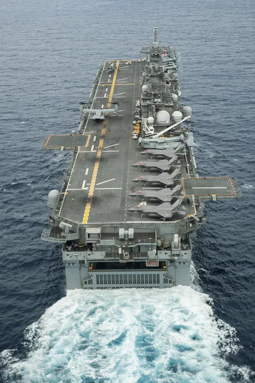 uss-boxer-lhd-4-steams-in-the-pacific-ocean-july-12-2024-v0-mxu42dpfpgcd1