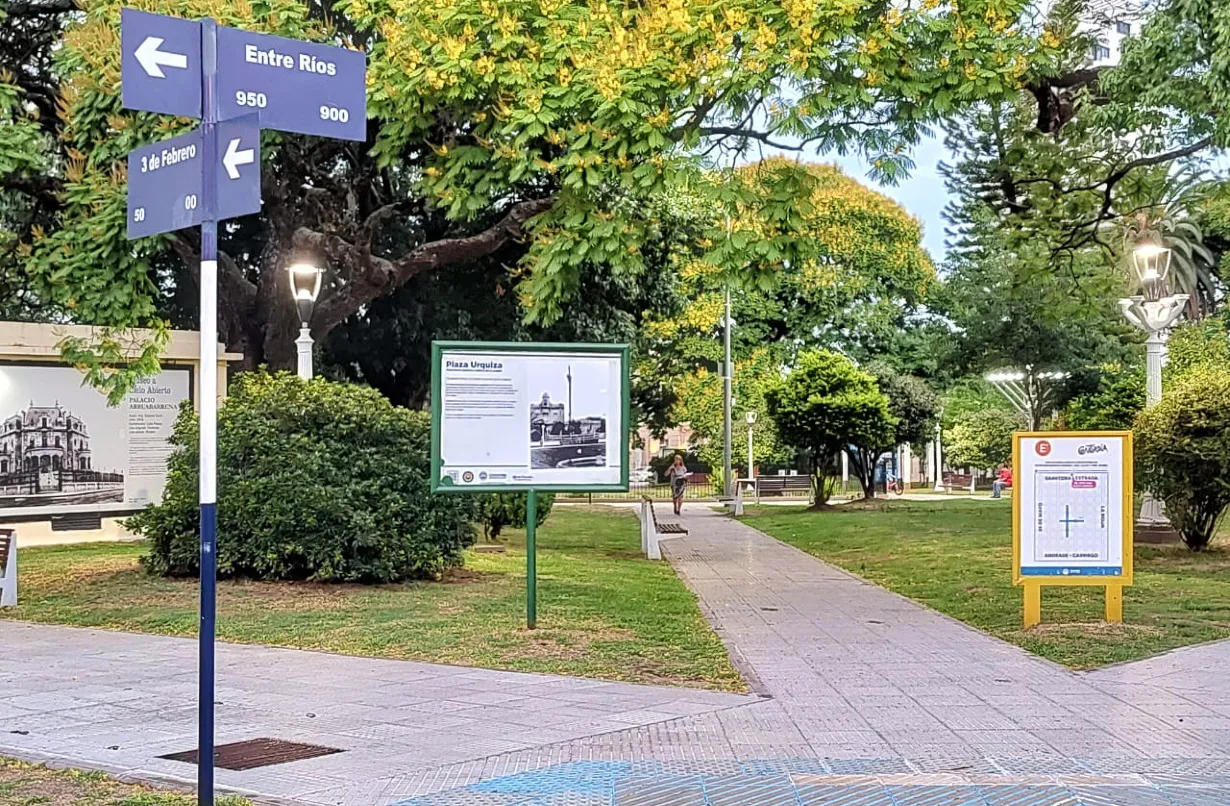 plaza urquiza1