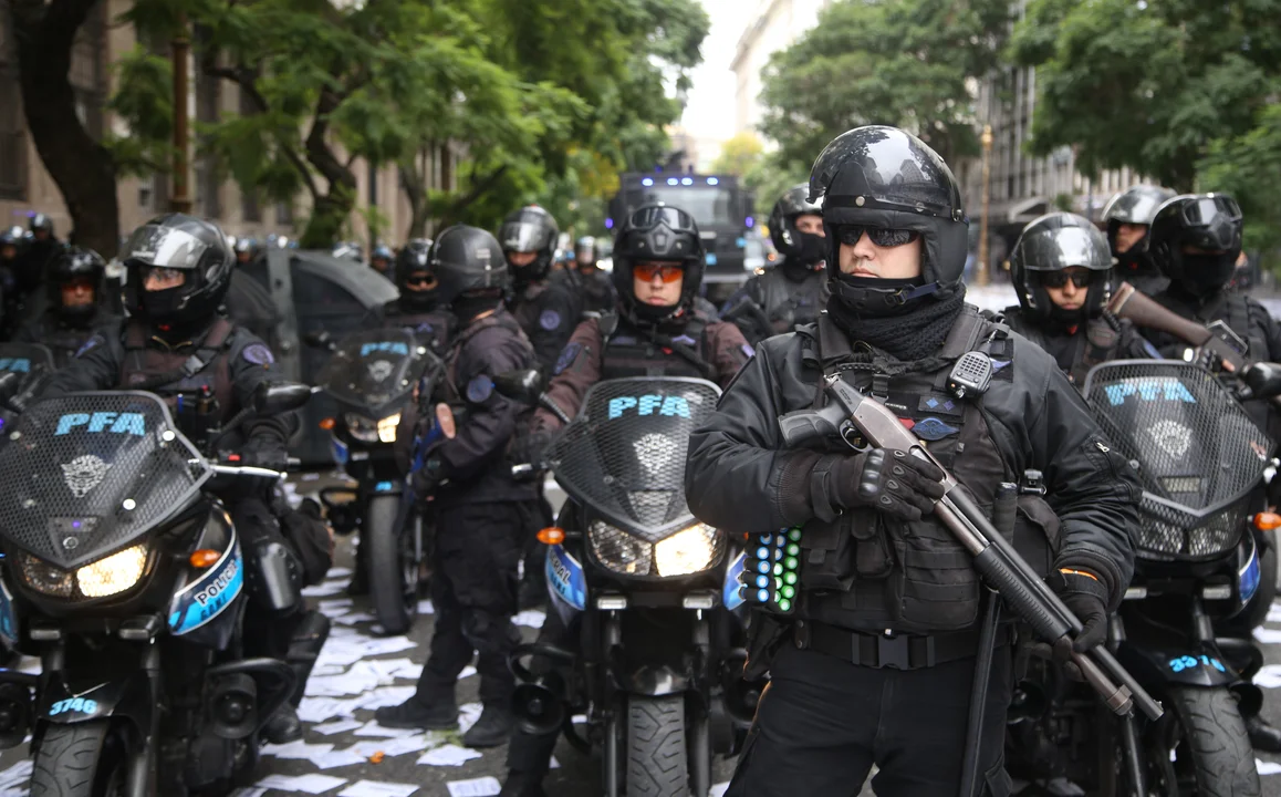 policias