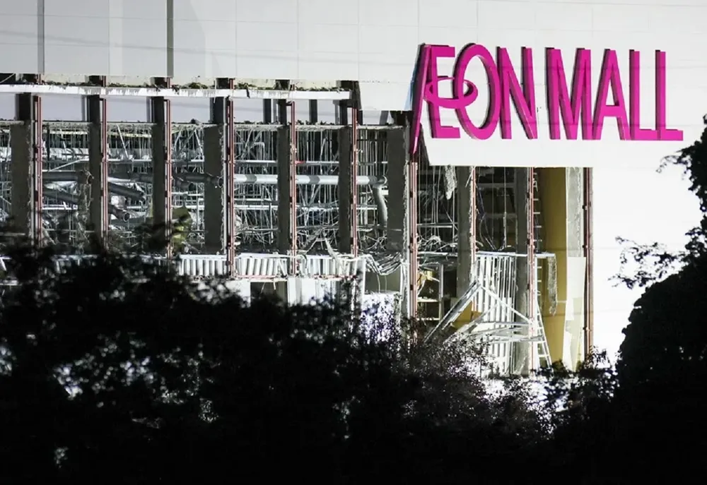 danos-un-centro-comercial-el-terremoto-71-japon