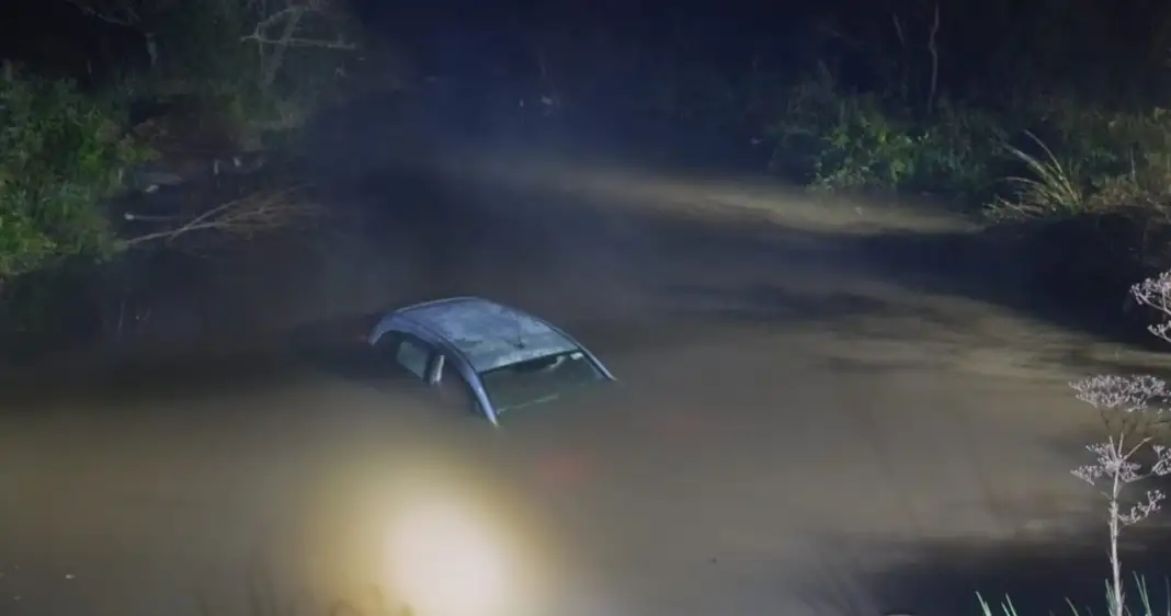 chajari-auto-cauce-agua-portada