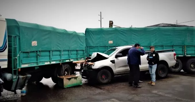 Por Una Imprudente Maniobra Se Produjo Un Fuerte Choque Entre Un Camión ...