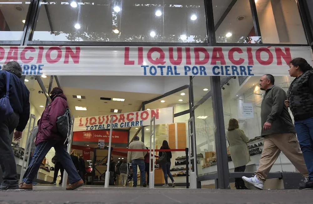 dos-zapaterias-centricas-lanzaron-liquidaciones-totales-cierre