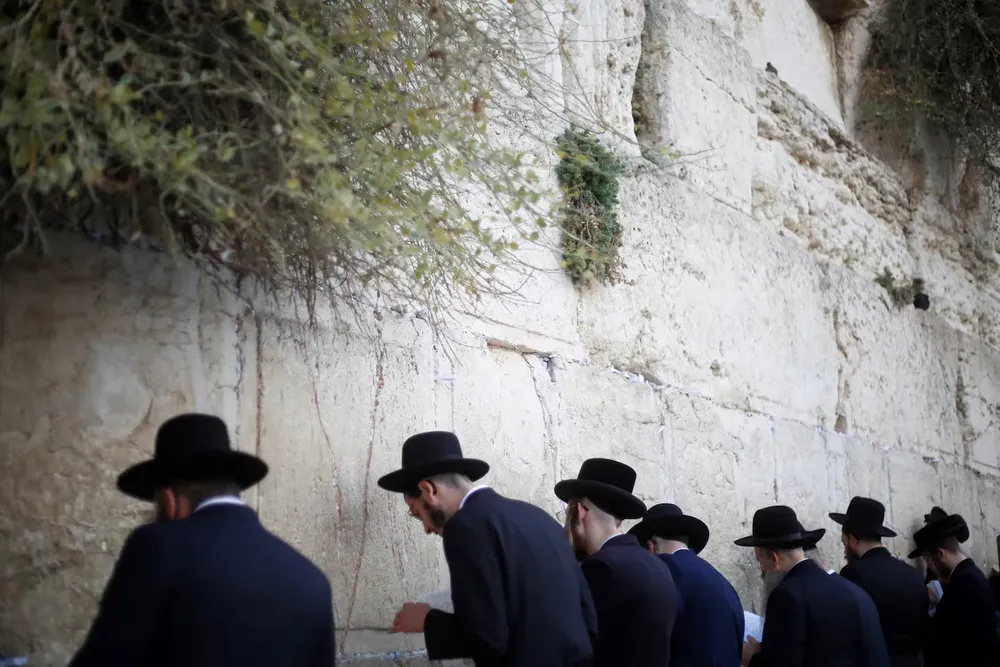 el-muro-de-los-lamentos-es-uno-de-los-sitios-sagrados-de-jerusalen-foto-ap-RRLO4KKC3FDCJOB343UY4U3ICY