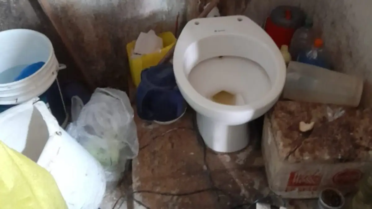 Clausuran la celda de una comisaría donde alojaban a personas en condiciones inhumanas