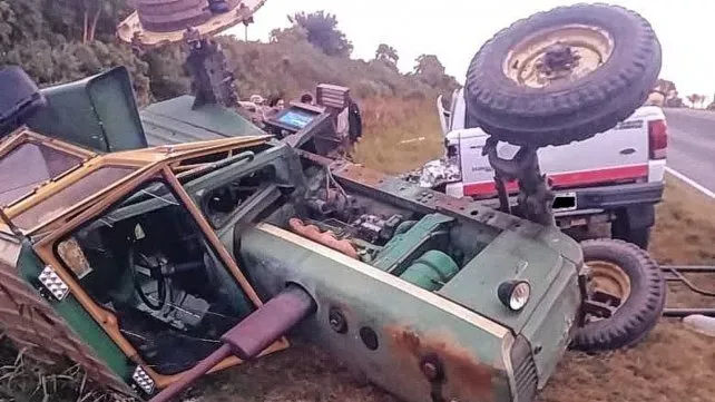 Accidente tractor y camioneta_1