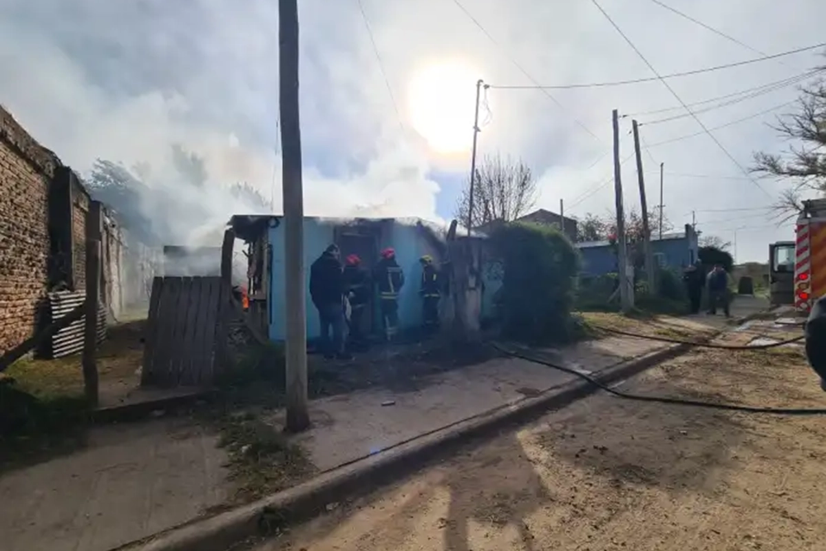 Incendio fatal en Entre Ríos: falleció una mujer mayor y hospitalizaron a dos niños