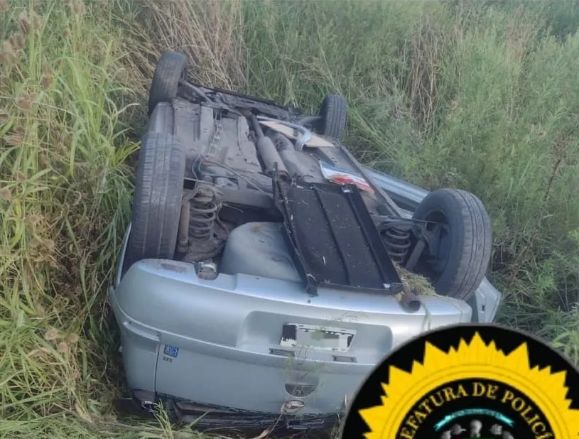 Vuelco-en-la-ruta-14-en-Pedernal