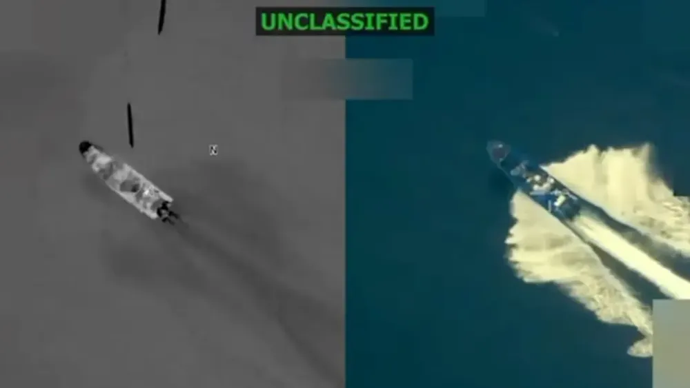 captura-de-video-tomado-de-la-red-social-truth-social-de-la-cuenta-realdonaldtrump-del-presidente-de-estados-unidos-donald-trump-donde-se-ve-una-embarcacion-en-el-mar-caribe-antes-de-ser-atacada-foto-