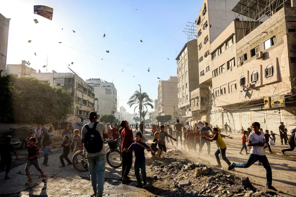 israel-lanza-folletos-sobre-la-ciudad-de-gaza-que-instan-a-la-evacuacion-hacia-el-sur-de-la-franja-foto-afpomar-al-qataa-SMWN5ESNGRHBHAZJ3YPIKHGKNM