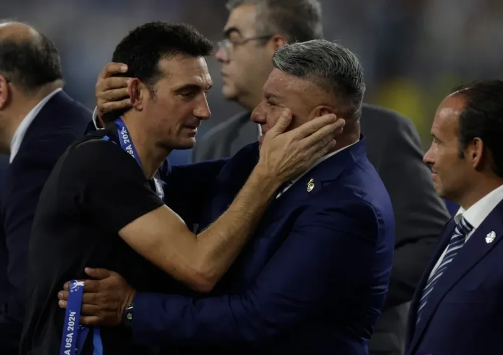 claudio-chiqui-tapia-confirmo-que-estan-cerca-arreglar-lionel-scaloni