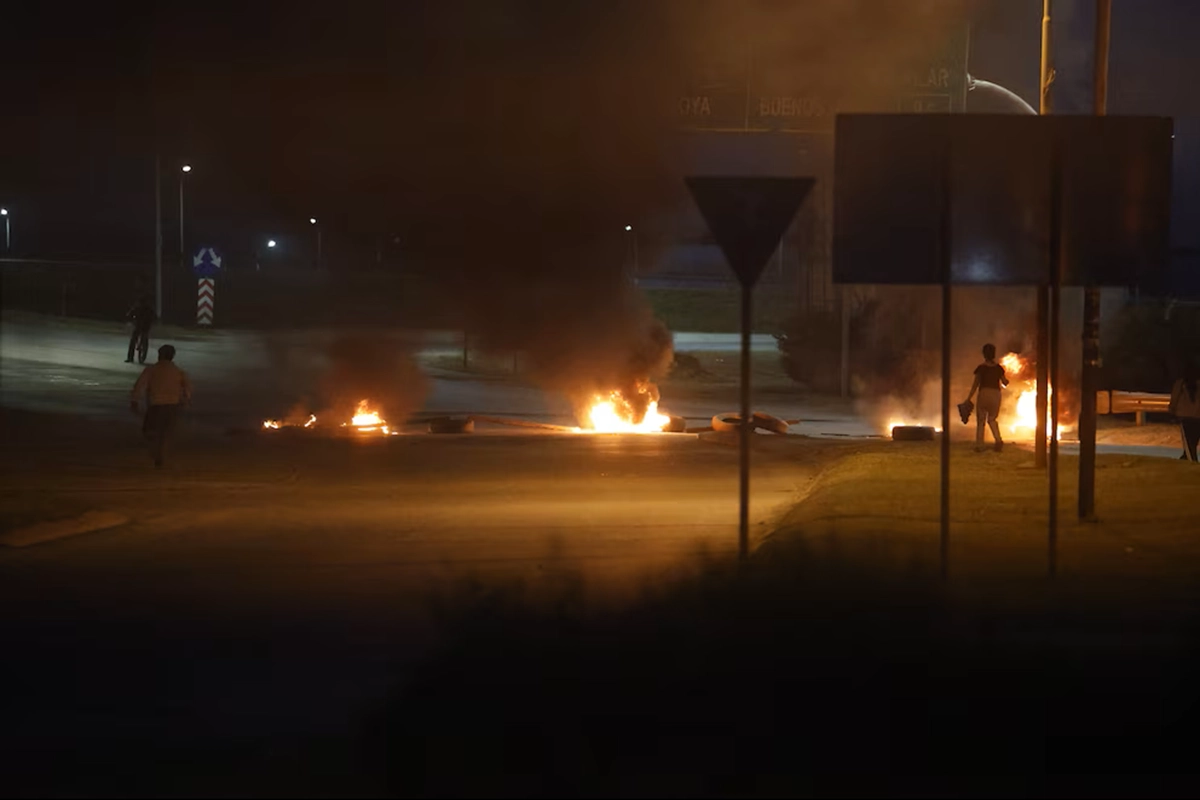Vamos a prender fuego todo: la noche de furia que se vivió en Córdoba tras el hallazgo de los restos de Agostina Vega