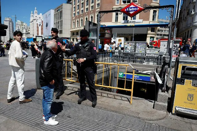 el-corte-de-suministro-electrico-que-afecta-este-lunes-a-espana-dejo-sin-servicio-el-metro-de-madrid-fuente-efemariscal-4OMGWQA6XNCCHLYCJM27UYHNM4