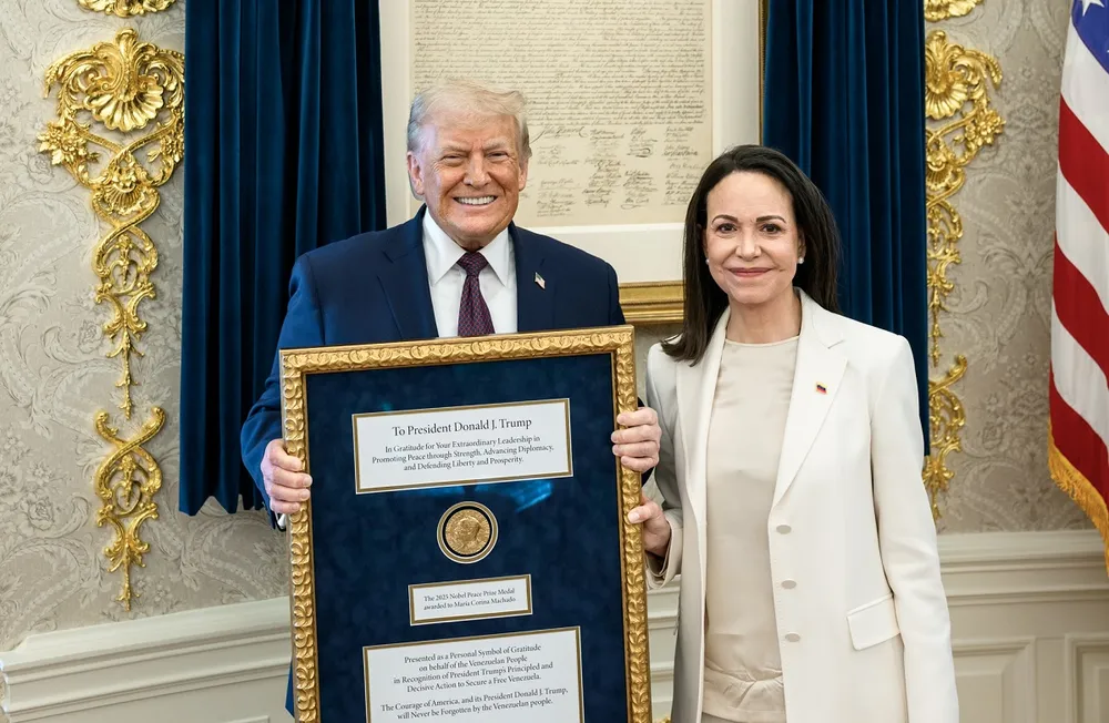 trump-y-corina-machado-la-casa-blanca-ella-le-regalo-la-medalla-del-nobel-la-paz